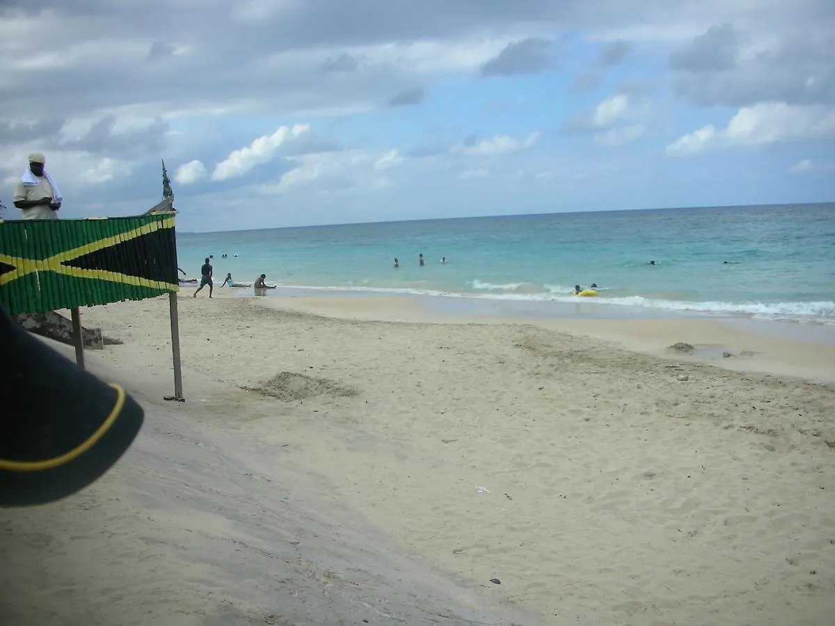 Club Caribbean Court Apartments Runaway Bay