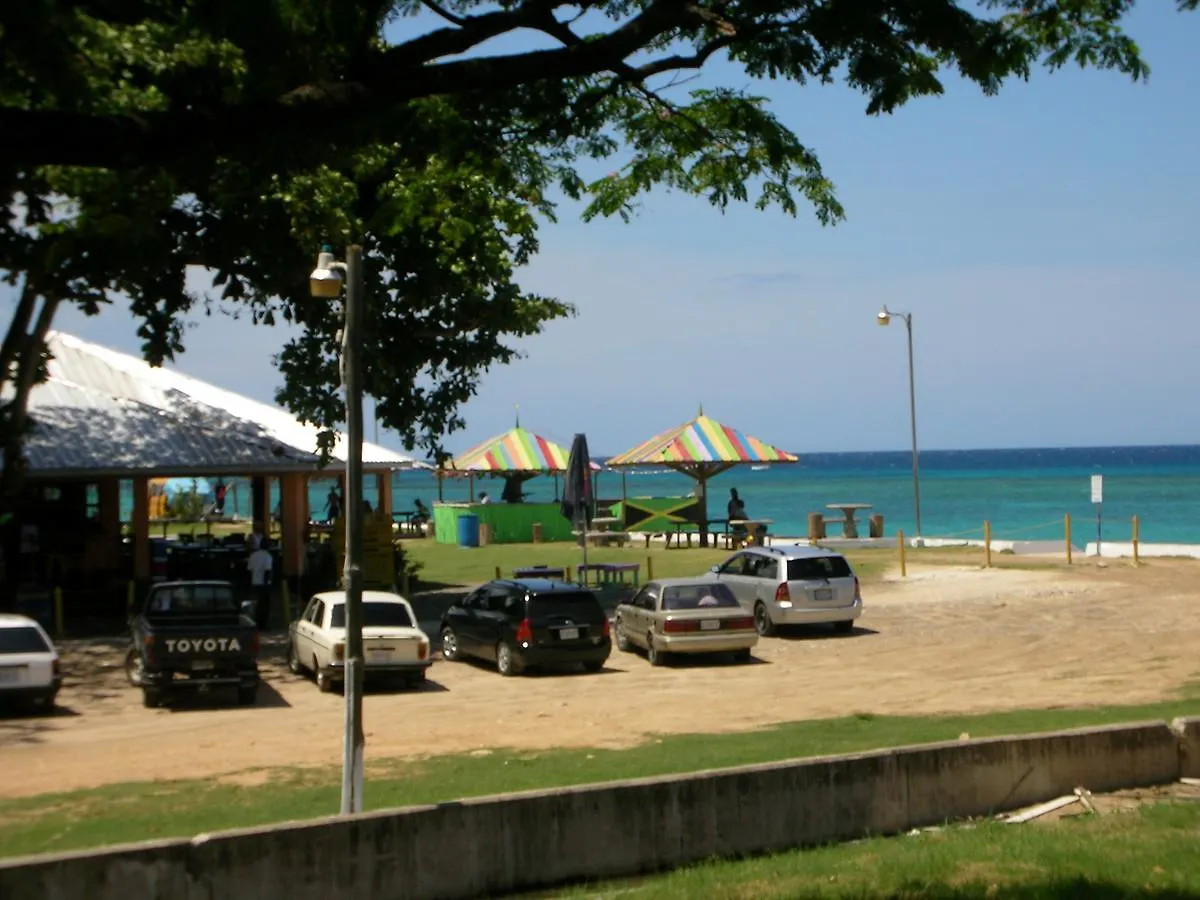 Club Caribbean Court Apartments Runaway Bay 0*,