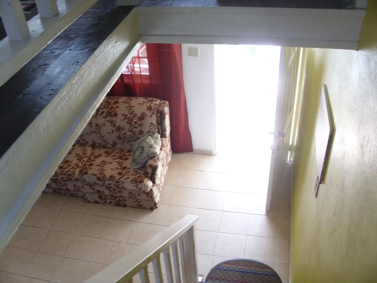 Club Caribbean Court Apartments Runaway Bay