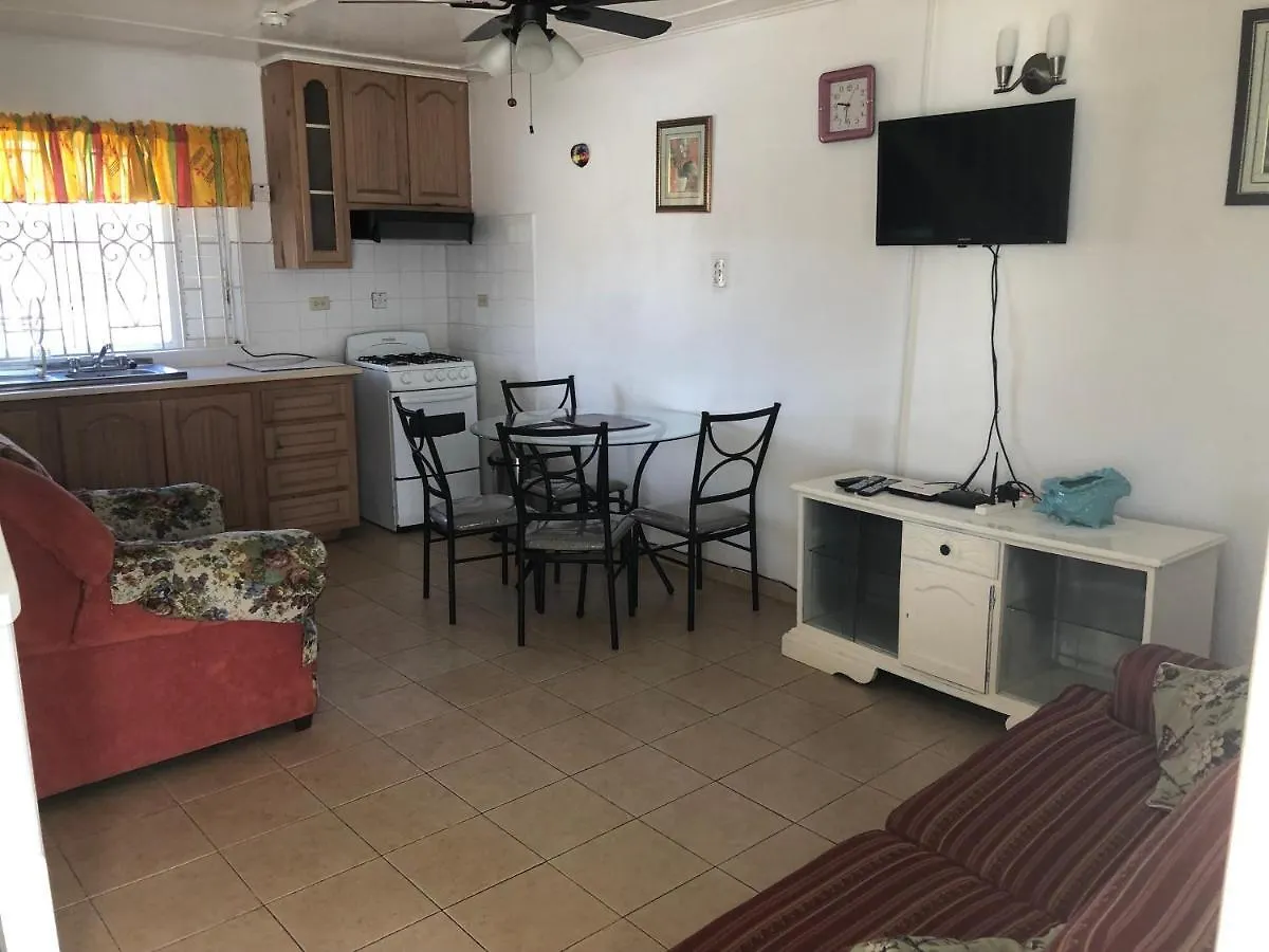 Club Caribbean Court Apartments Runaway Bay