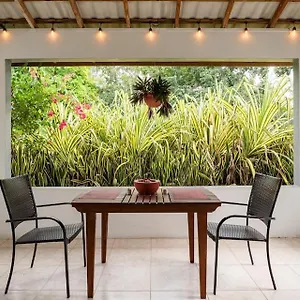  Apartment Ancella's Garden Apartment-beach-5min Drive, 1 Hr Montego Bay, 25 Mins Ocho Rios, Continental Breakfast Jamaica
